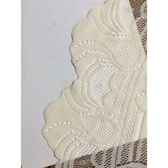 Vintage Oval Lace Tablecloth Ivory Victorian Style 82” x 58” - Picture 6 of 6